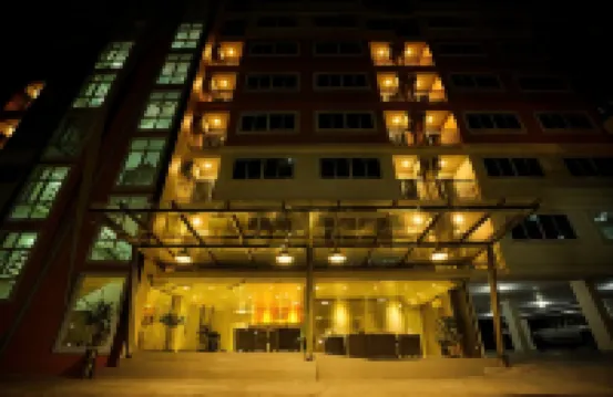 Patt Serviced Apartments Hotels near Amata Castle