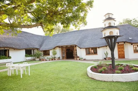 Lalapanzi Hotel & Conference Centre