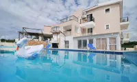 Bella Rosa Hotel Cyprus فنادق في بولس