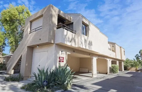 Bright, stylish retreat near the Foothills
