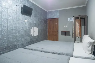 Crown Residence Near Tugu Yogyakarta Mitra RedDoorz Hotels in Jetis