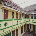 RedDoorz Syariah Near Stadion Maulana Yusuf