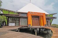 BeeJay Bakau Resort Hotels in Mayangan