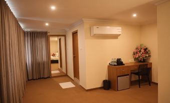 The Hotel Raja Palace