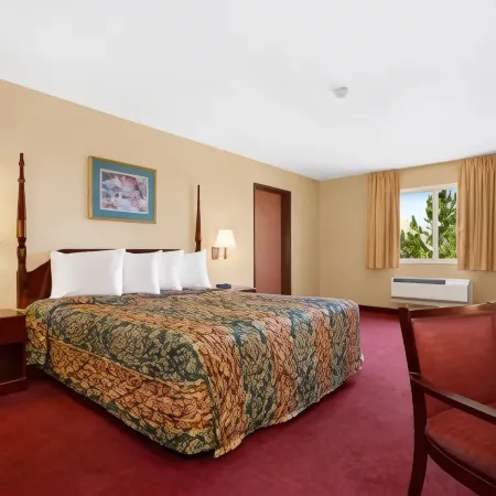 Days Inn by Wyndham Colorado Springs Airport Отели рядом с Аэропорт Петерсон-Филд