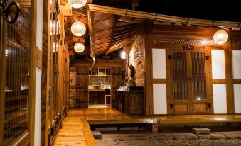 Jeonju Hanok Maeul Hanok Gotek Bugyeongdang