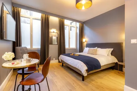 Les Appartements Chics du Vieux-Port Отели рядом с достопримечательностью «Randonnées théâtrales Marcel Pagnol Cie Dans la cour des Grands»