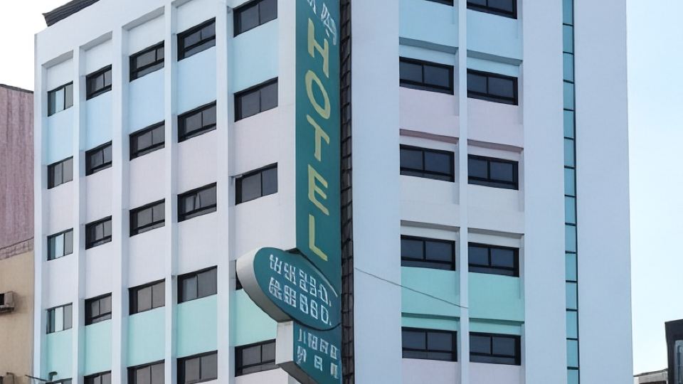 Left Bank Hotel