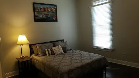 2 BR 1 bath FULLY FURNISHED home - Decatur AL near Cooks Museum Отели рядом с достопримечательностью «Шоппинг-центр Гейтуэй»