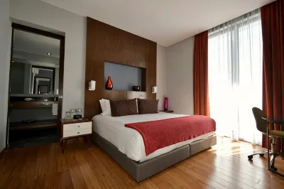 Hotel Love It Signature Hotel dekat Glorieta La Estampida