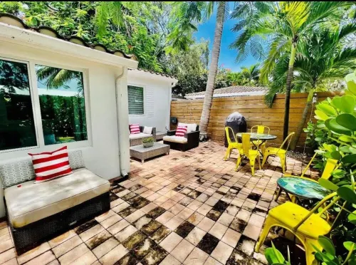 Private centrally located Fort Lauderdale cottage