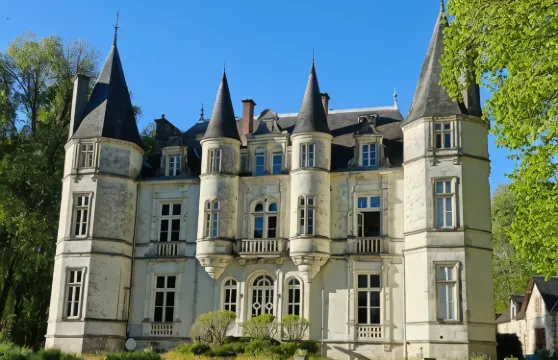 維拉貢古堡酒店