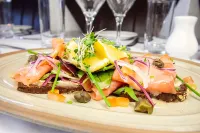 Nevins Newfield Inn Ltd - breakfast
