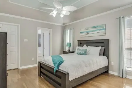 Cheerful 3-bedroom 2bathroom with garage Отели рядом с достопримечательностью «R. W. Norton Art Gallery»