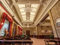 Hotel Pigalle Hotels near Stadsmuseum