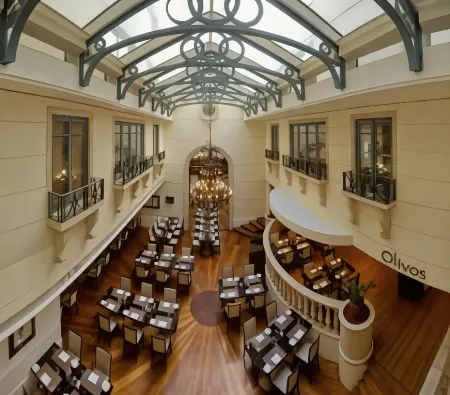 Radisson Blu Martinez Beirut Отели рядом с достопримечательностью «Рынки Бейрута (Суки)»