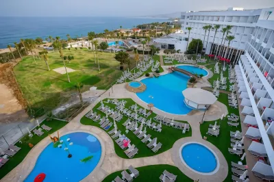 Leonardo Laura Beach & Splash Resort Hoteles en 