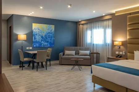 Tryp by Wyndham Asuncion Отели рядом с достопримечательностью «Ботанический сад Асунсьона»