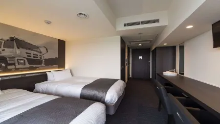 Plaza Annex Отели рядом с достопримечательностью «Кампус Сёнан Фудзисава университета Кейо»