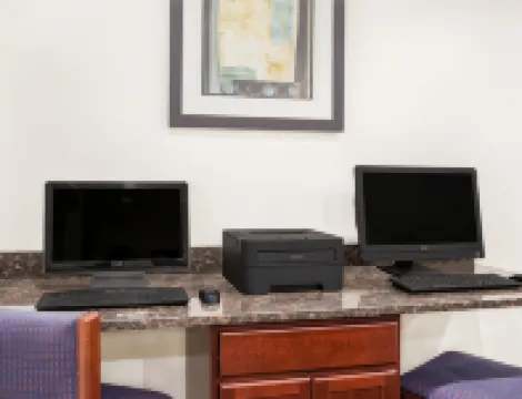 ซุปเปอร์ 8 บาย วินด์แฮม ซีดาร์ฟอลส์ ไอโอวา - มหาวิทยาลัย