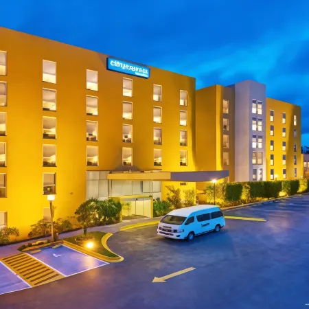 City Express by Marriott San Luis Potosi Zona Universitaria Отели рядом с достопримечательностью «Parque Central-Nara Garden»