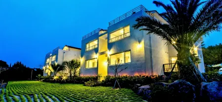 Jeju Pine Beach Pension Отели рядом с достопримечательностью «Soesokkak Estuary»