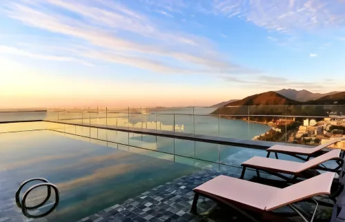 Anya Premier Beachfront Hotel Quy Nhon - piscina