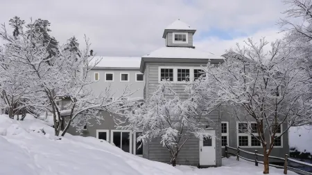 Purity Spring Resort Отели рядом с достопримечательностью «Danforth Bay Camping & RV Resort»