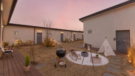 Yangyang Stay and BOM Pension Отели рядом с достопримечательностью «Uisangdae Pavilion»