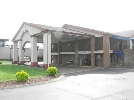 Americas Best Value Inn and Suites Murfreesboro Отели рядом с достопримечательностью «Парк Барфилд Кресент»
