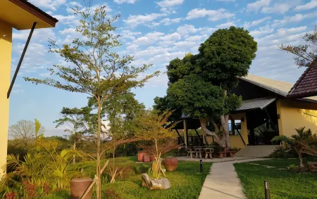 Baan Sakuna Hotel Отели в г. Чианг Кхонг