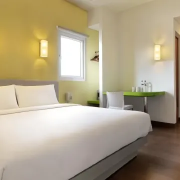 Amaris Hotel Juanda Hotels near National Monument