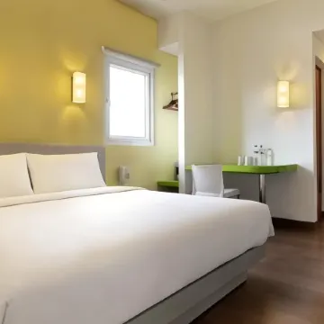 Amaris Hotel Juanda Отели рядом с достопримечательностью «Собор Джакарты»