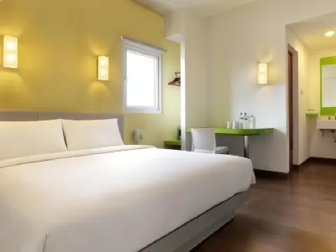 Amaris Hotel Juanda Jakarta Hotel dekat Gereja Katedral Santa Perawan Maria Diangkat ke Surga Jakarta