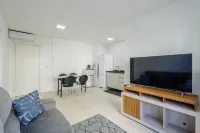 公寓,帶燒烤設施,距離海灘600公尺 Gen0102 Av. Atlântica附近的飯店