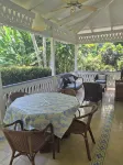 Playa Negra Guesthouse - parking