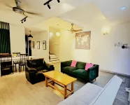 12 Gurney附近 ｜家庭友好双层6房住宿｜可住17人 - Villas