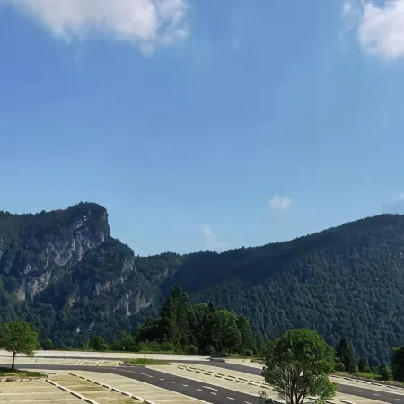 Yinjiang Four Seasons Farm