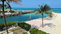 Stunning Marina-Front Townhome in South Bimini: Steps to pristine beaches - Homestays