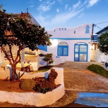 Colorful Cloudy Villa Отели рядом с достопримечательностью «Маяк Элуанби»