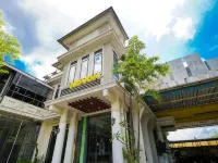 Tripletree Novon Family Hotel Hotels in Blimbing