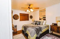Lake Views, Short Walk to Water, Joy Rock Garden, Sleeps 7