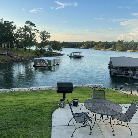 Smith Lake Stay with Water Views, Pool and Spa Bath 3Bd 2Bath