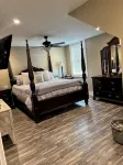Cozy Retreat with Swimming Pool Nestled Among Mountain Laurels & Sunsets.