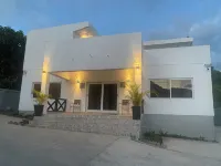Spacious 4-bedroom  villa with AC and a Panoramic view on The ocean. のホテル