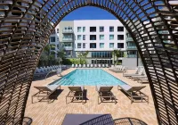 Resort-Style W/Pool, Gym&Parking near Disneyland - 5 stjerner