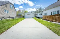 Charming 3-bedroom house in wonderful Muskegon with WiFi, AC - Wifi