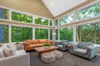 Treehouse: Hot Tub! Firepit! Cozy, Secluded, + Spacious. - 4 estrellas