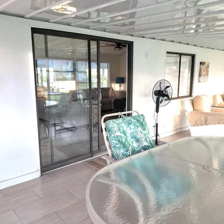 Charming 2-bedroom house in Fort Myers with WiFi and AC