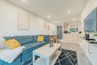 2BR Stay in the City, Gloucester - Villas